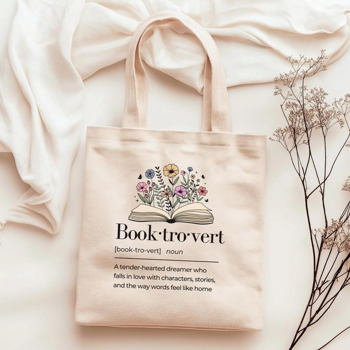 tra le borse per libri anche la borsa con la definizione del termine booktrovert