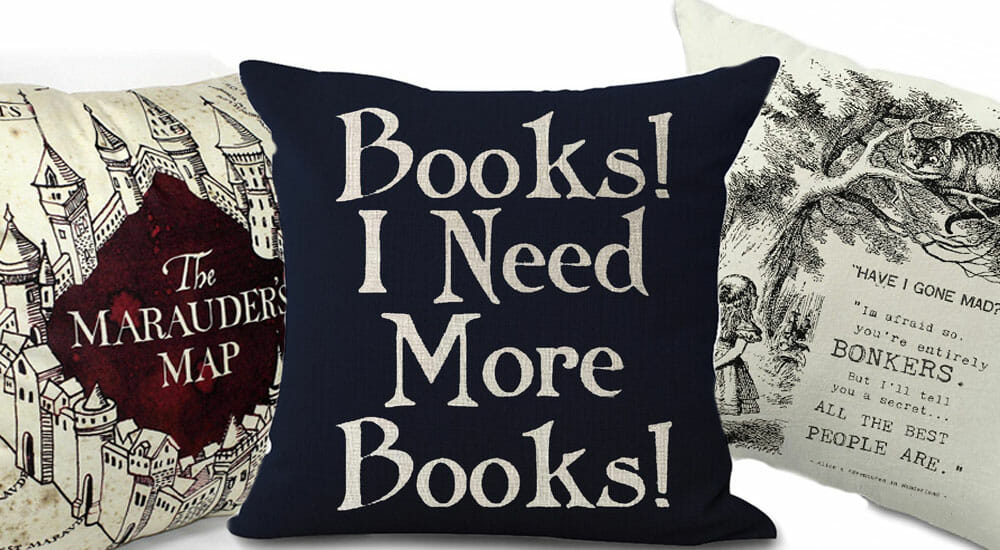 Cuscini letterari: idee regalo per chi ama i libri