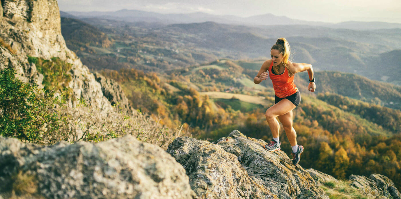 correre corsa running runner natura montagna ragazza donna