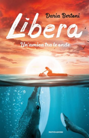 libera un'amica tra le onde