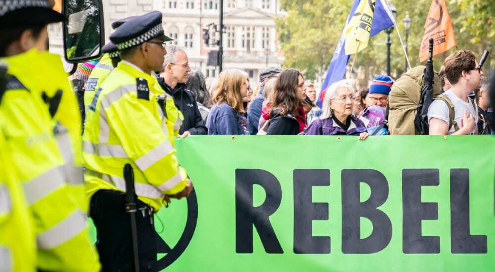 Roger Hallam e la disobbedienza civile contro il cambiamento climatico... "Altrimenti siamo fottuti"