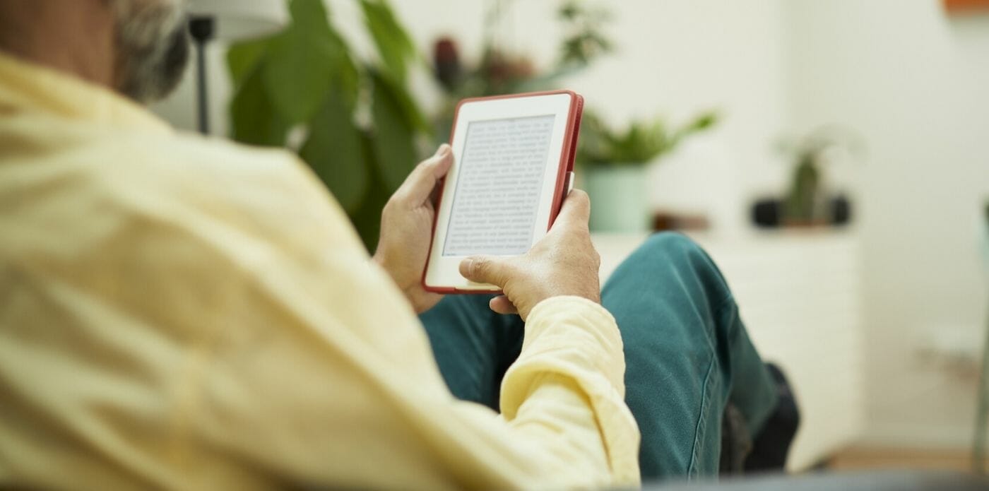 leggere libro libri lettura lettore ebook ereader e-book casa divano