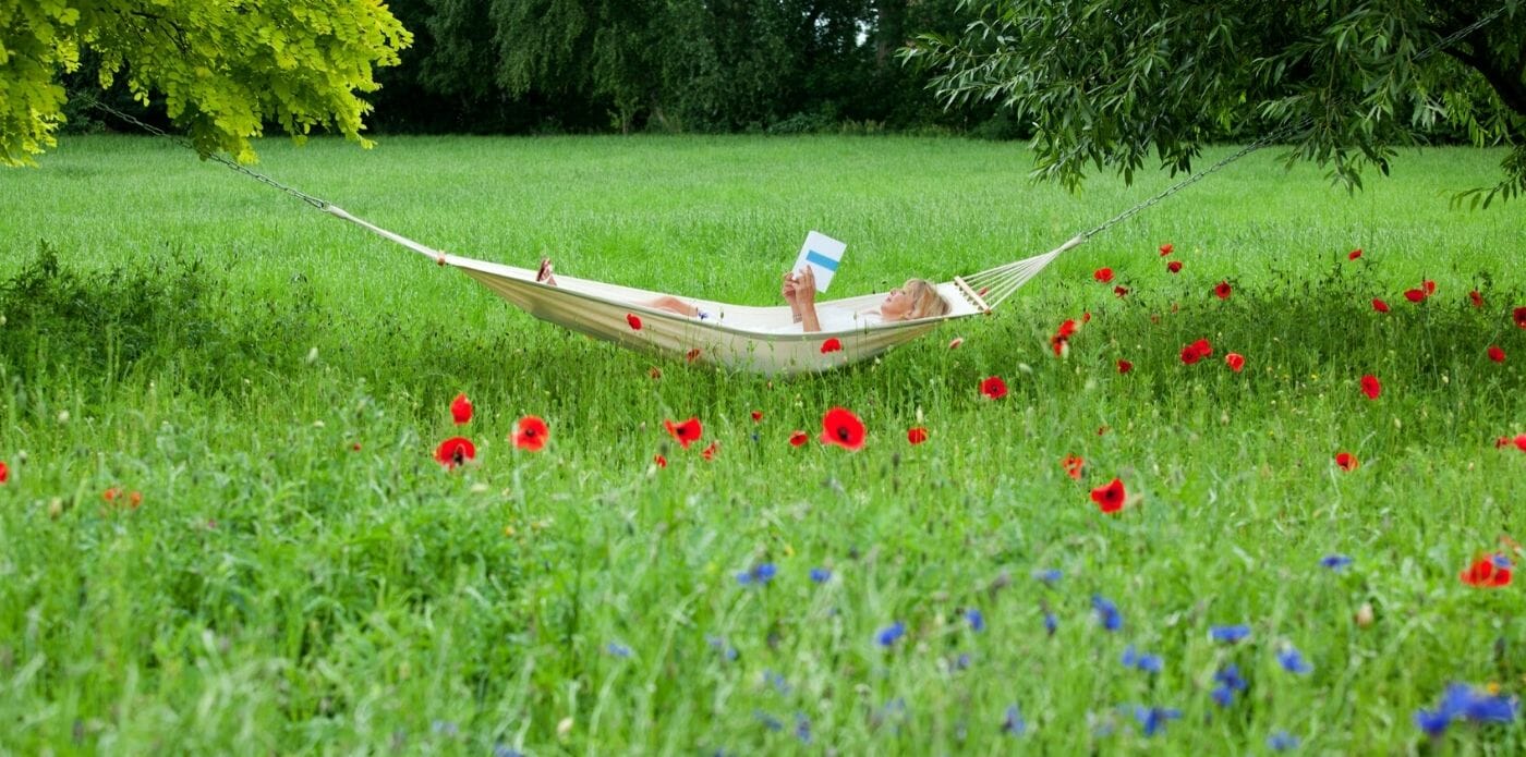 lettura leggere lettore lettrice natura amaca libri libro lettori