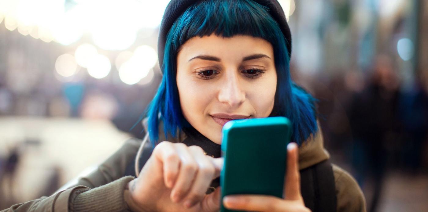 ragazza, lettrice, adolescente, telefono, smartphone, telefonino, donna, giovane, digitale, lettura, leggere, touchscreen