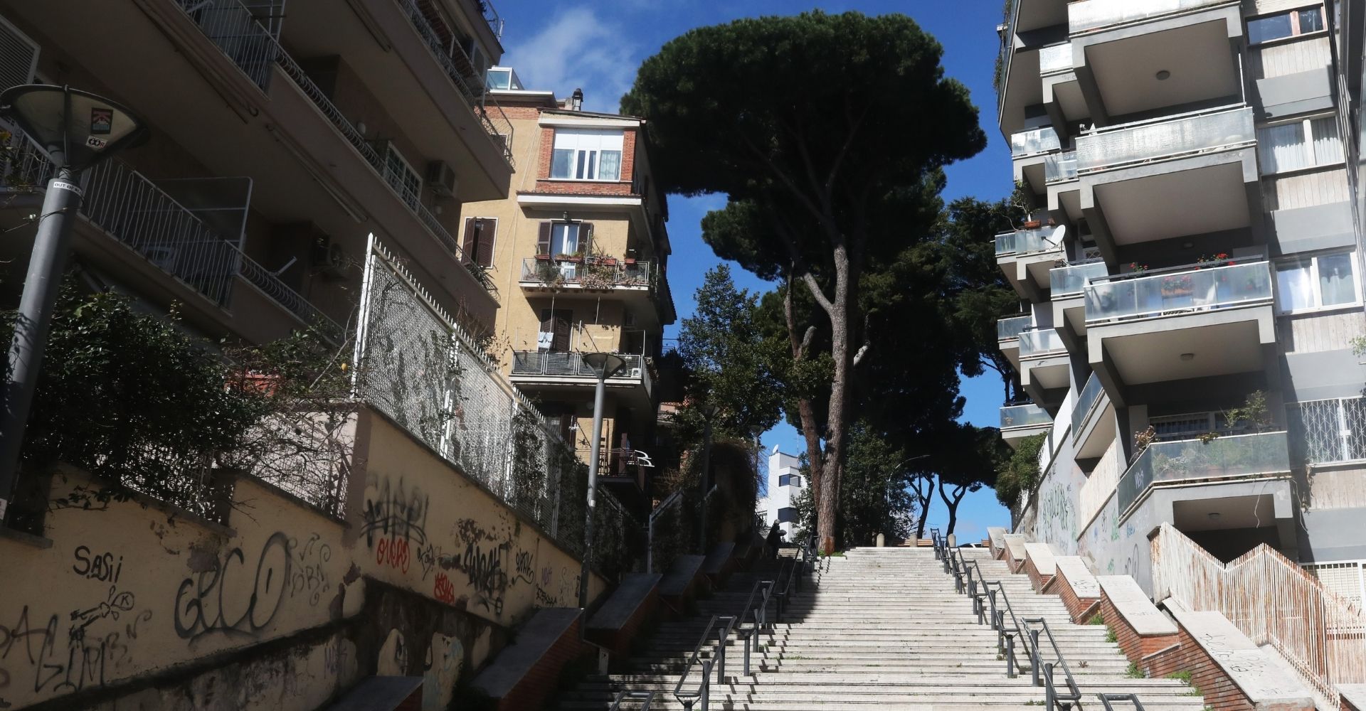 Una delle scalinate del quartiere Monteverde di Roma