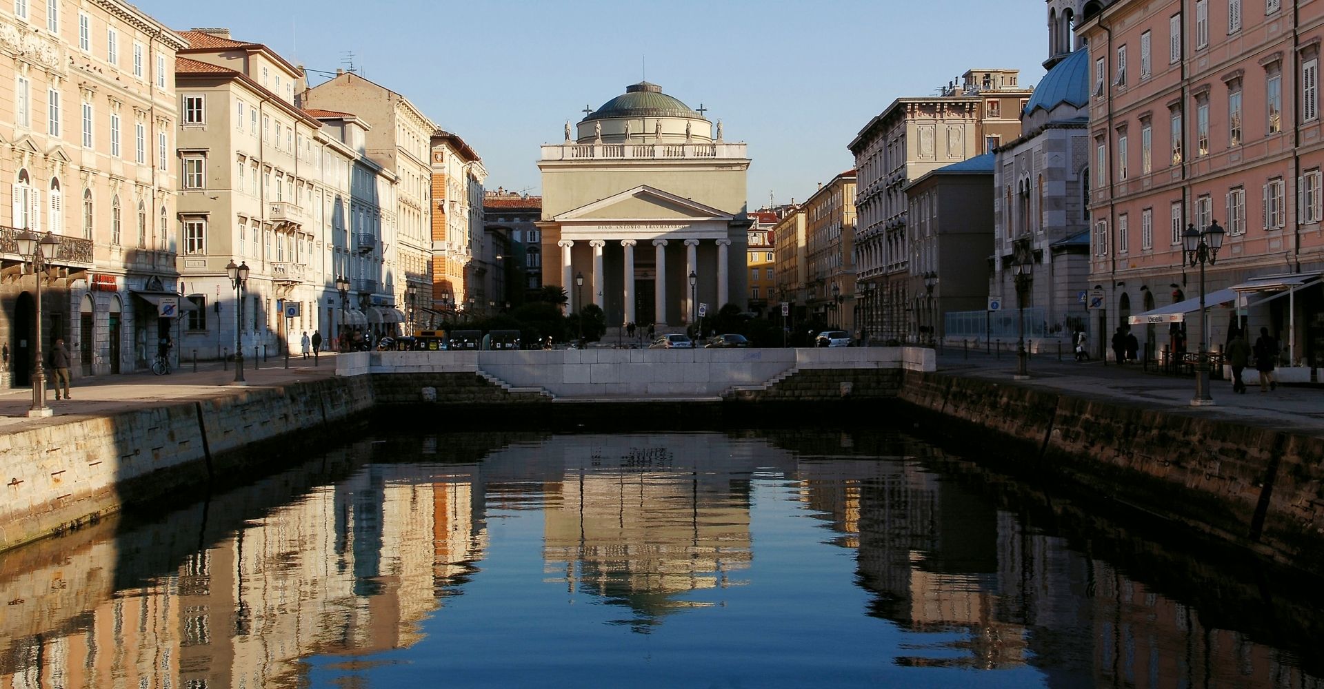 Vista del canale di Trieste