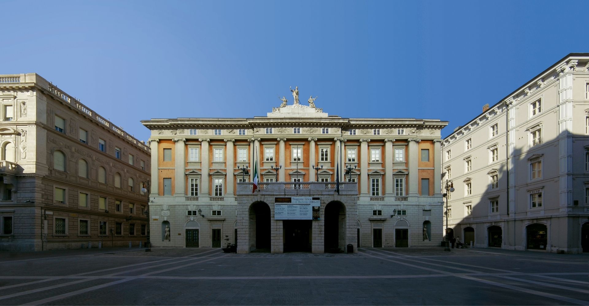Vista del teatro Verdi di Trieste
