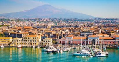 Viaggio letterario a Catania, tra palazzi barocchi, natura selvaggia e miti greci