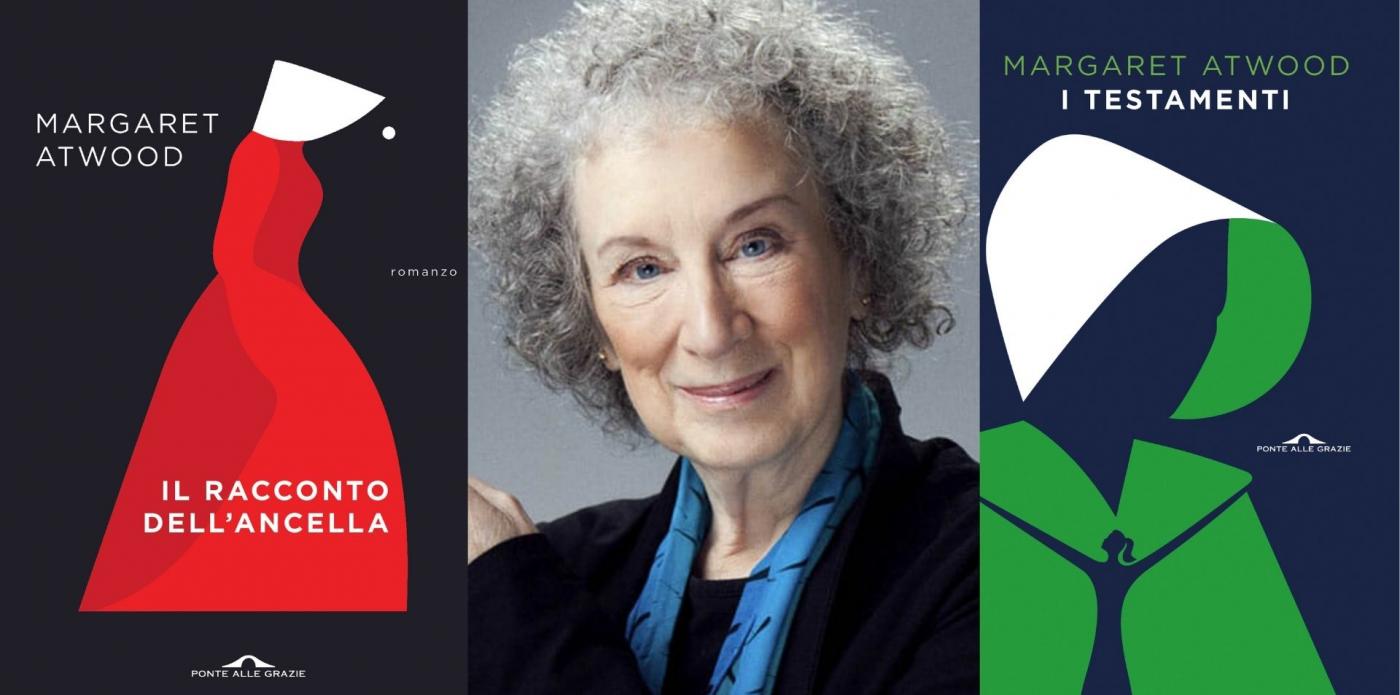 Primo piano della scrittrice Margaret Atwood e copertine dei suoi due libri di maggior successo: Il racconto dell'ancella e I testamenti