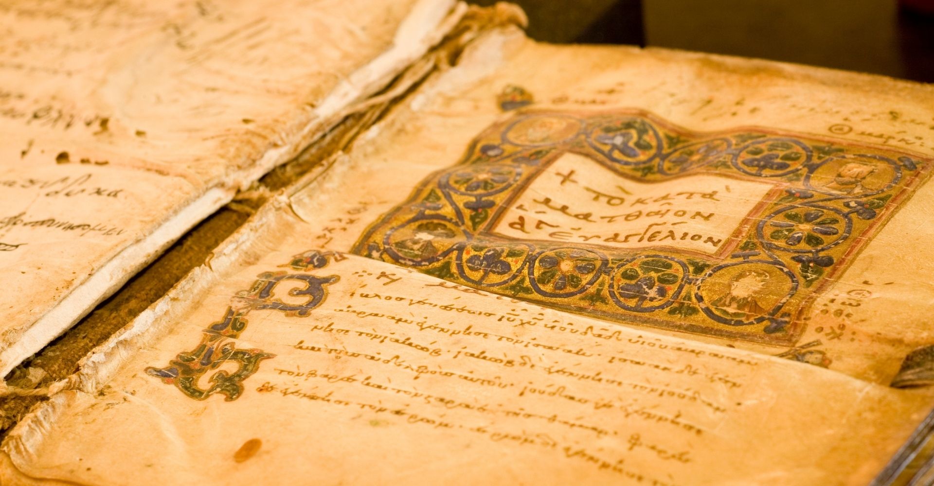 Un Gospel greco contenuto in un libro antico che risale al X secolo