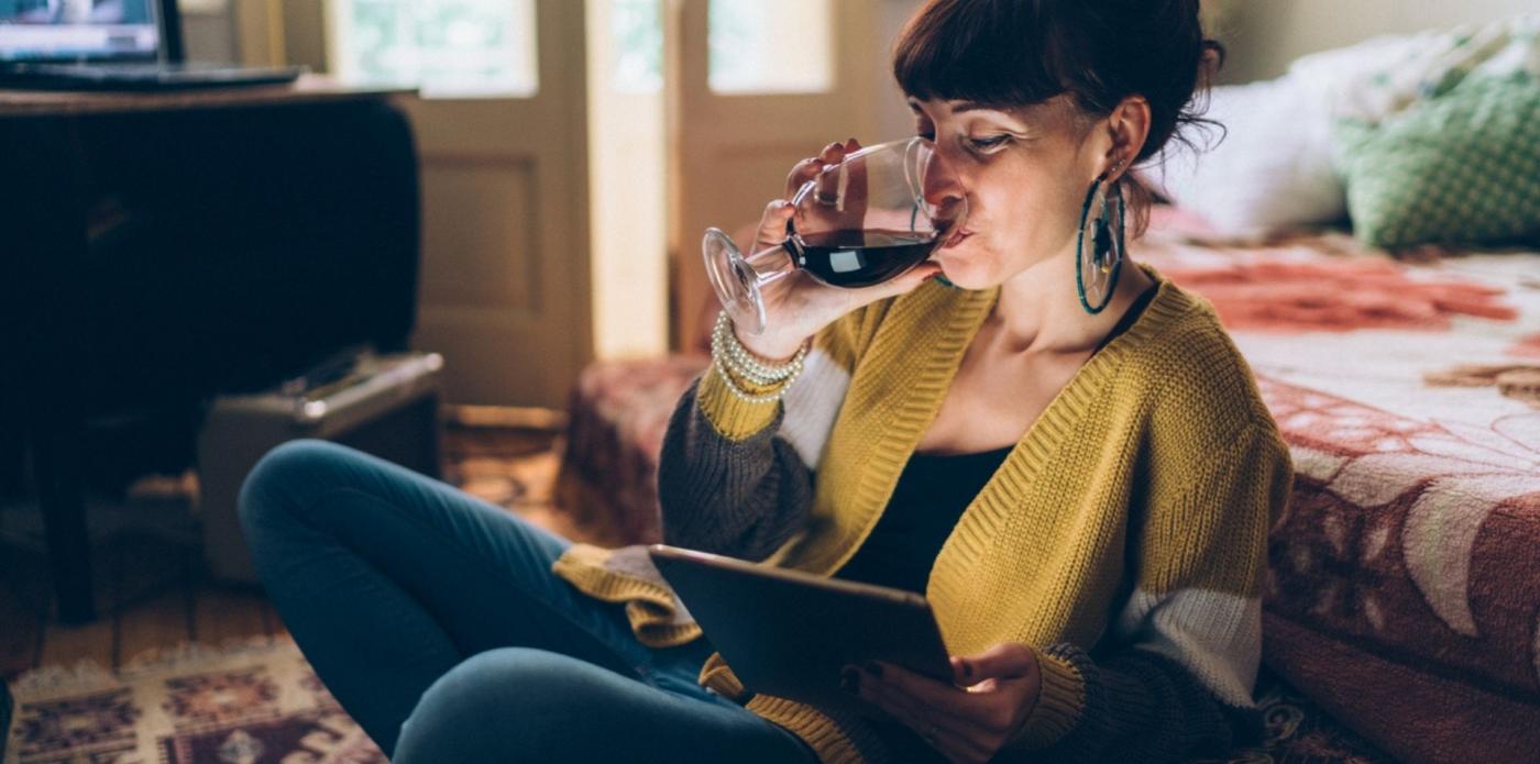 leggere, ebook, e-book, lettrice, libri digitali, vino, camera