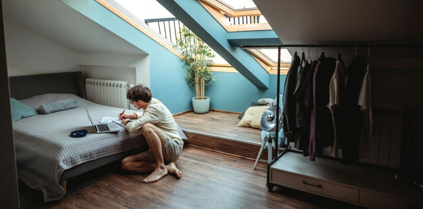 scrivere, scrittura, scrittore, computer, casa, camera, letto, ragazzo, uomo