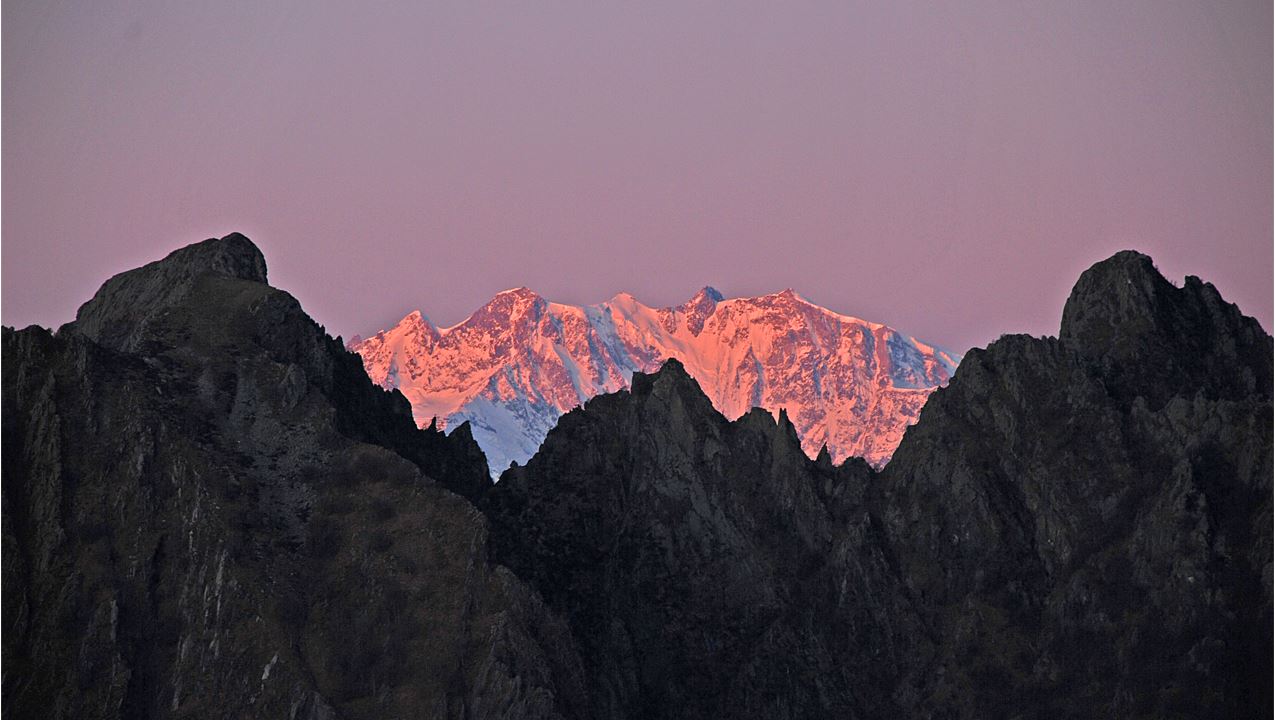 Alba dall'Alpe Prà, con il Monte Rosa sullo sfondo
