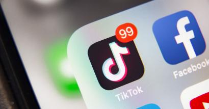 Booktoker da seguire: una guida a chi parla di libri su TikTok