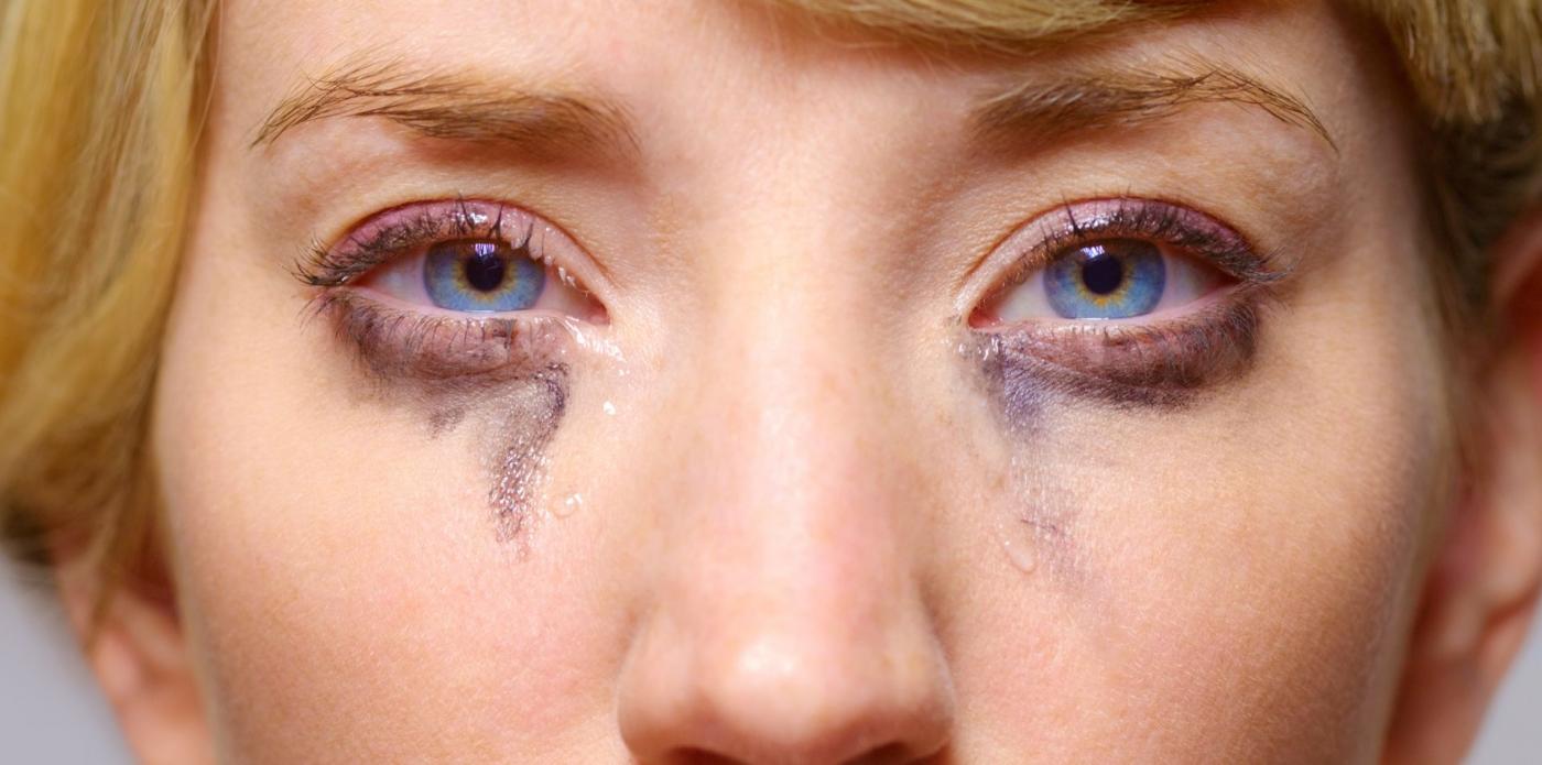 occhi di donna che piangono