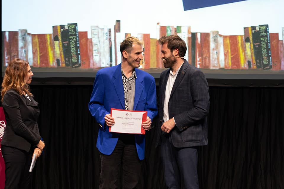 Pajtim Statovci durante la cerimonia Premio Lattes Grinzane