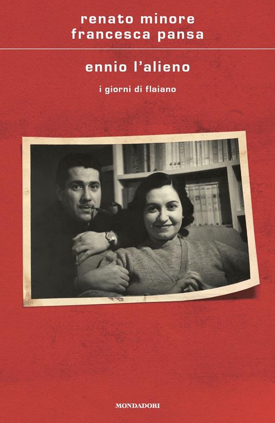 Copertina del libro Ennio l'alieno, una delle biografie letterarie arrivate di recente in libreria