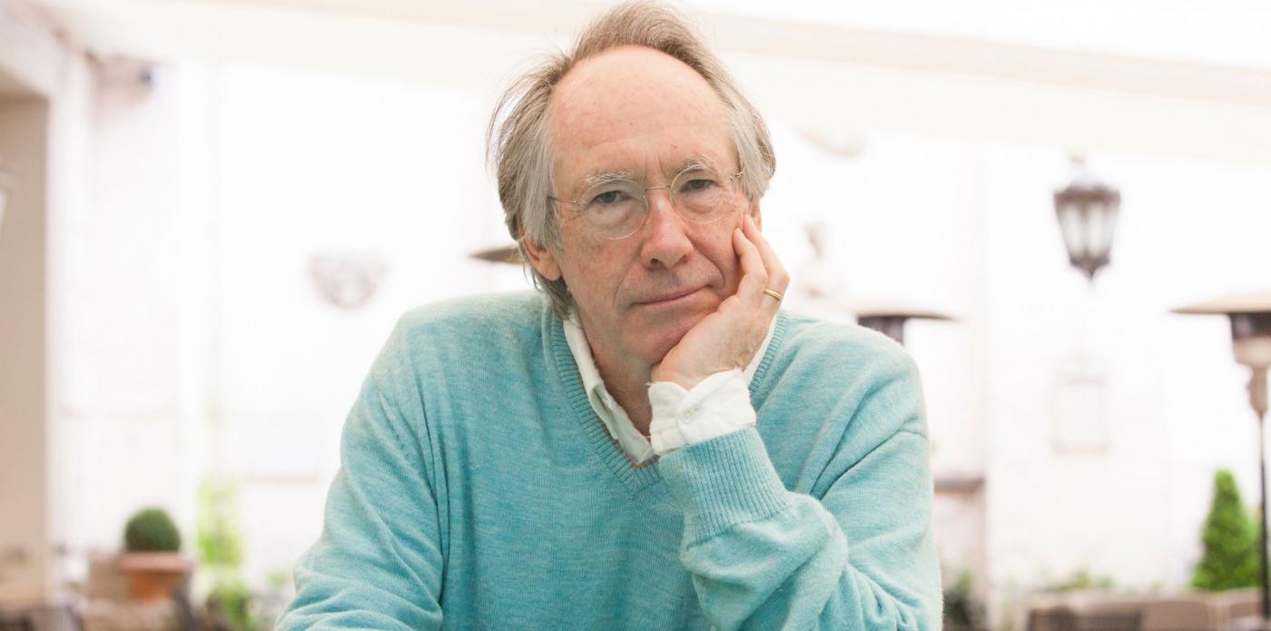 Ian McEwan nella foto di Leonardo Cendamo Getty Images
