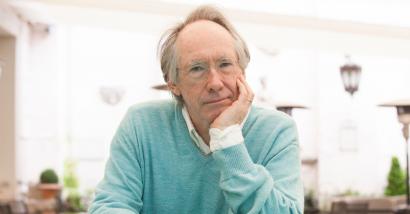 I libri di Ian McEwan: tra passato e presente, realismo e paradosso