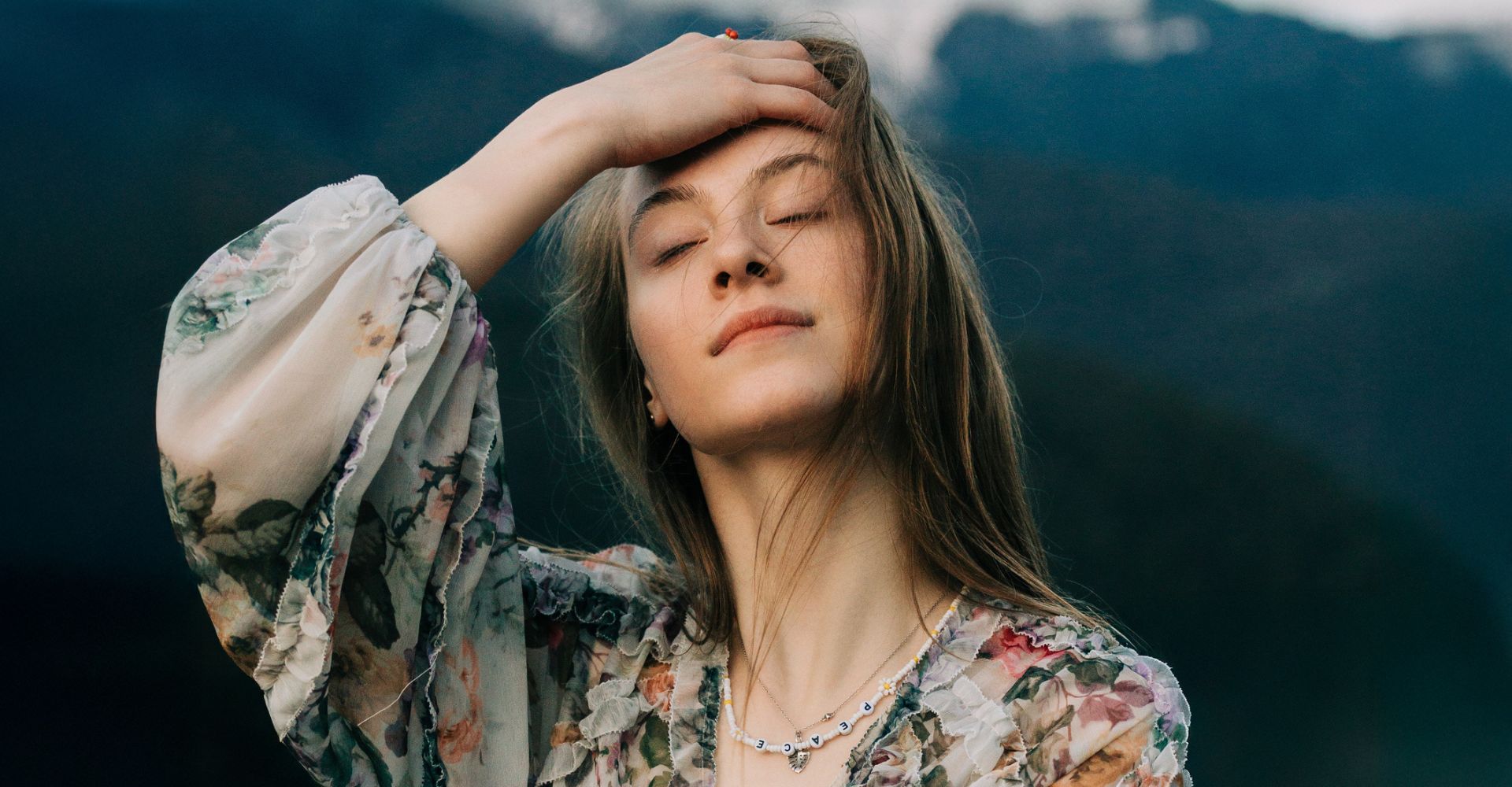 Manifesting: cos'è e come funziona il fenomeno TikTok per realizzare i desideri