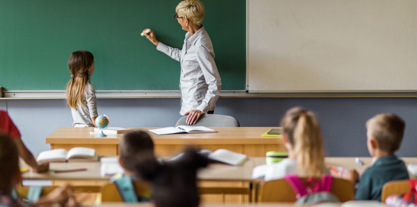 Scuola, maestra e bambini