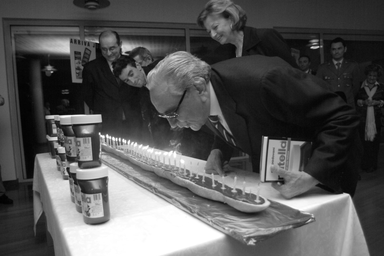 Michele Ferrero festeggia i 40 anni della Nutella nel 2004