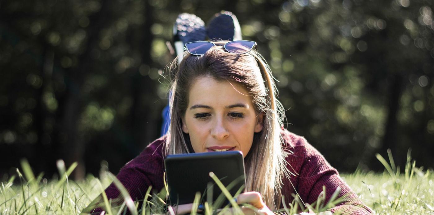 ebook, e-book, lettrice, lettura, leggere