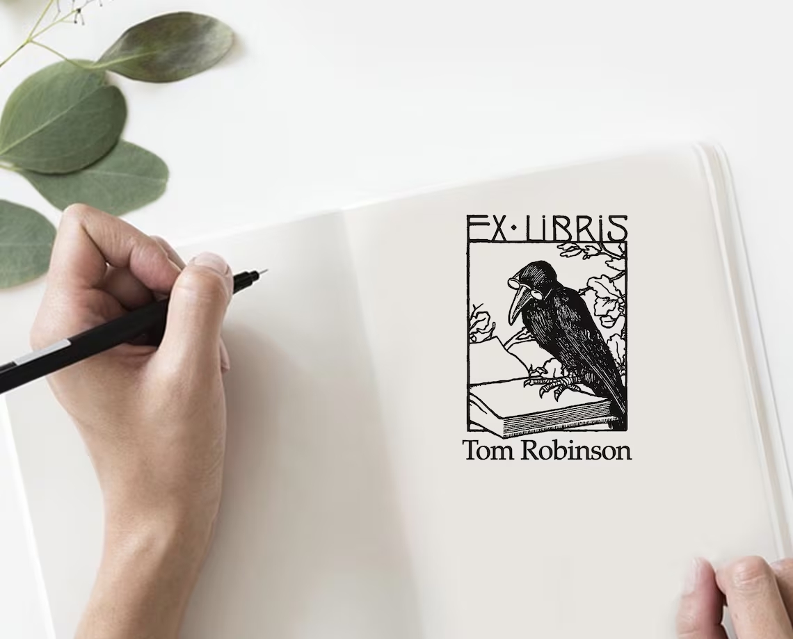 ex libris con l illustrazione di un corvo