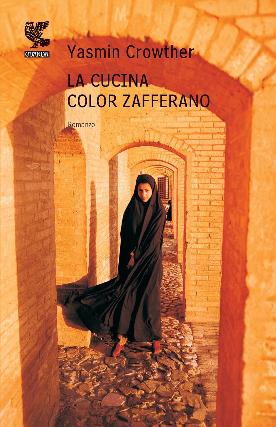 Copertina di La cucina color zafferano di Yasmin Crowther, uno dei libri sull'Iran usciti negli ultimi anni