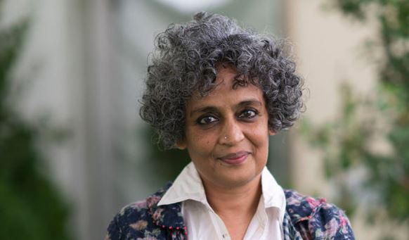La scrittrice Arundhati Roy sotto accusa in India per un suo discorso del 2010