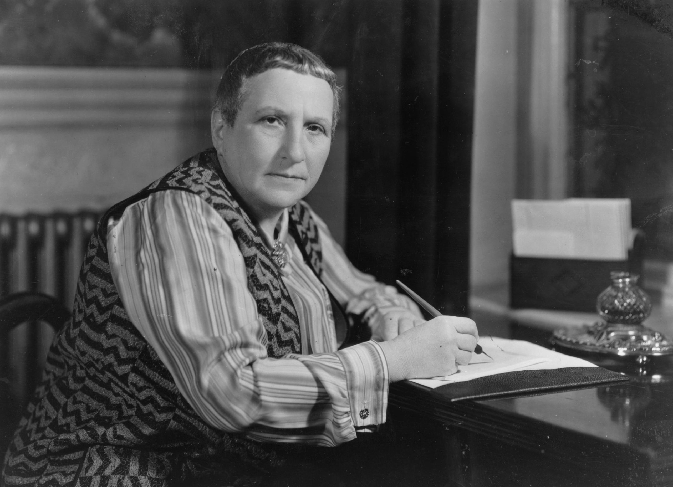 Gertrude Stein, la poetessa a cui si deve il verso "Una rosa è una rosa è una rosa"