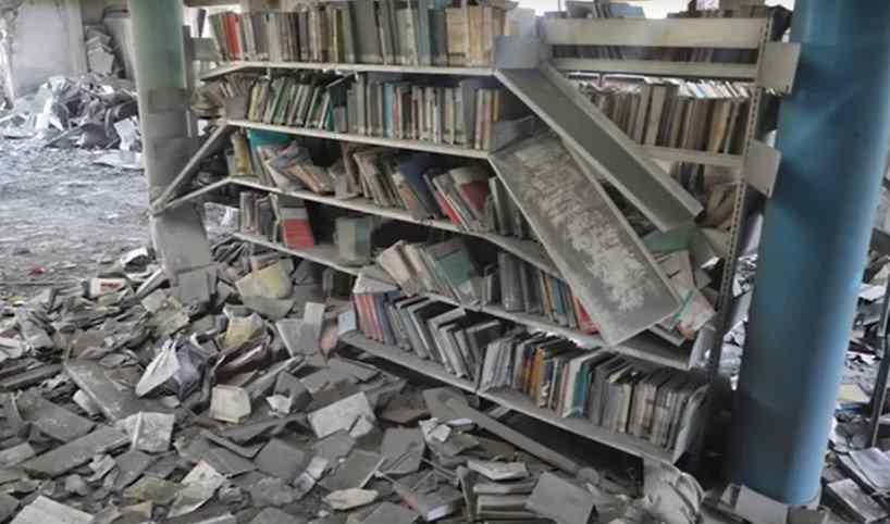 Gaza, distrutta una biblioteca pubblica