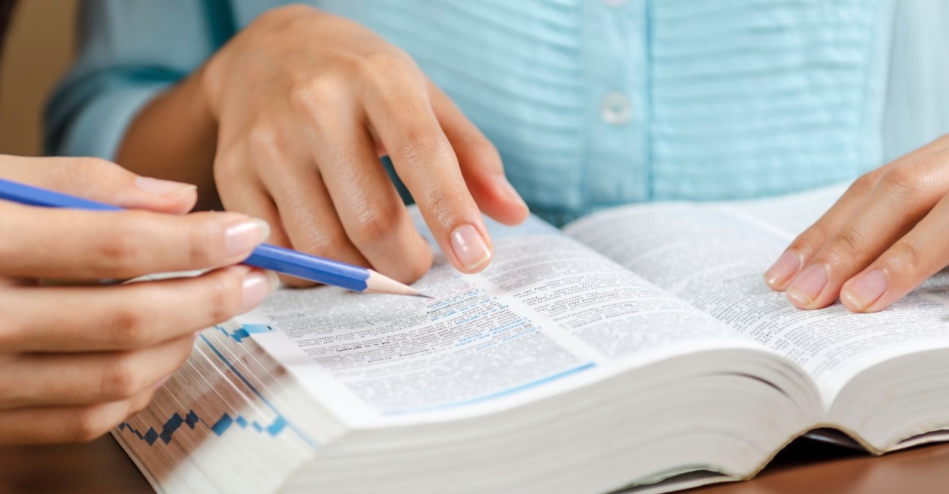 Da "occhi spaccanti" a "romantasy": i neologismi e le nuove parole del 2025 per la Treccani