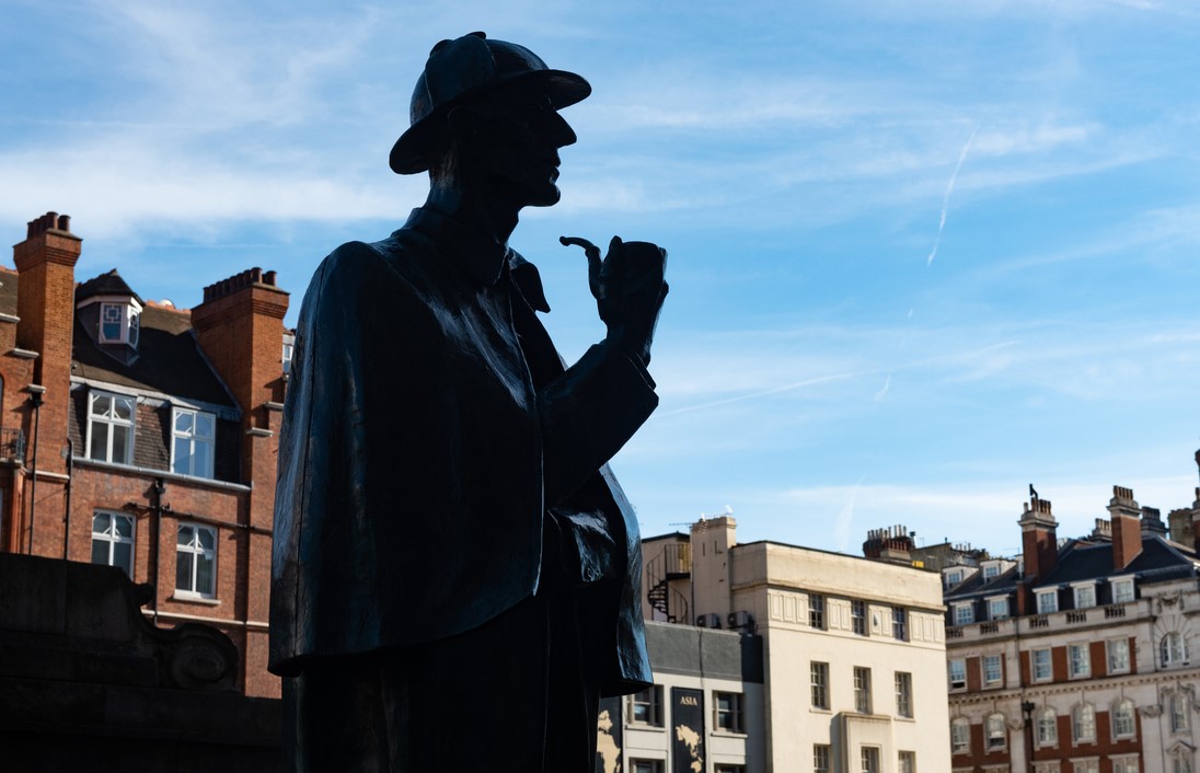 "Sinister - La città delle ombre": il ritorno di Sherlock Holmes nel romanzo di Gareth Rubin