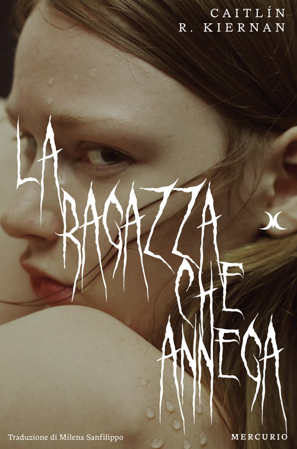 Copertina di "La ragazza che annega", tra i libri da leggere 2025