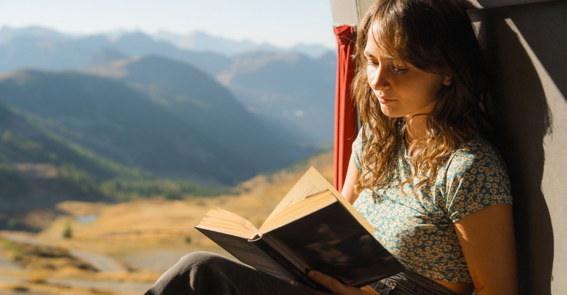 "Incontrarsi tra le pagine": scarica gratuitamente il secondo numero del 2025 della rivista Il Libraio