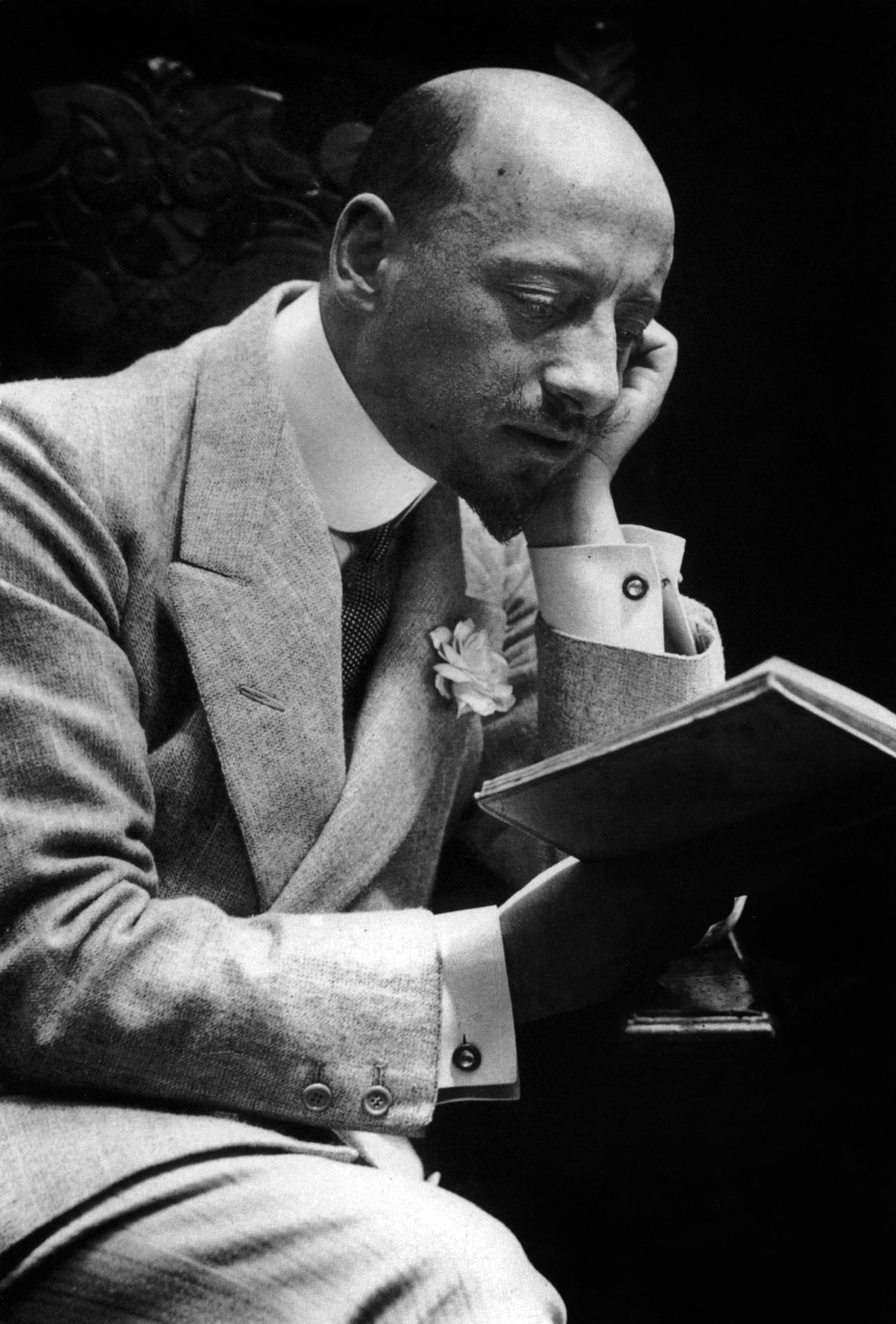Lo scrittore Gabriele D'Annunzio, foto di APIC/Getty Images