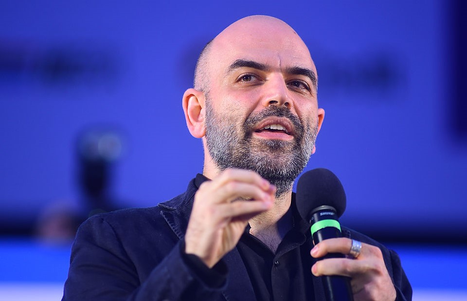 "Vergognati": faccia a faccia in tribunale tra Saviano e Salvini