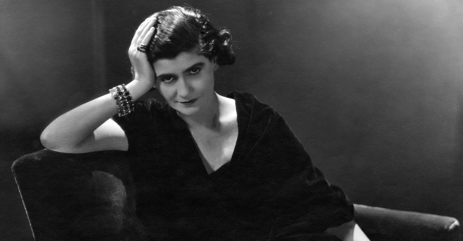 Coco Chanel nel 1931, in un noto scatto di George Hoyningen-Huene per Vanity Fair (Condé Nast via Getty Images, 12-09-2025)