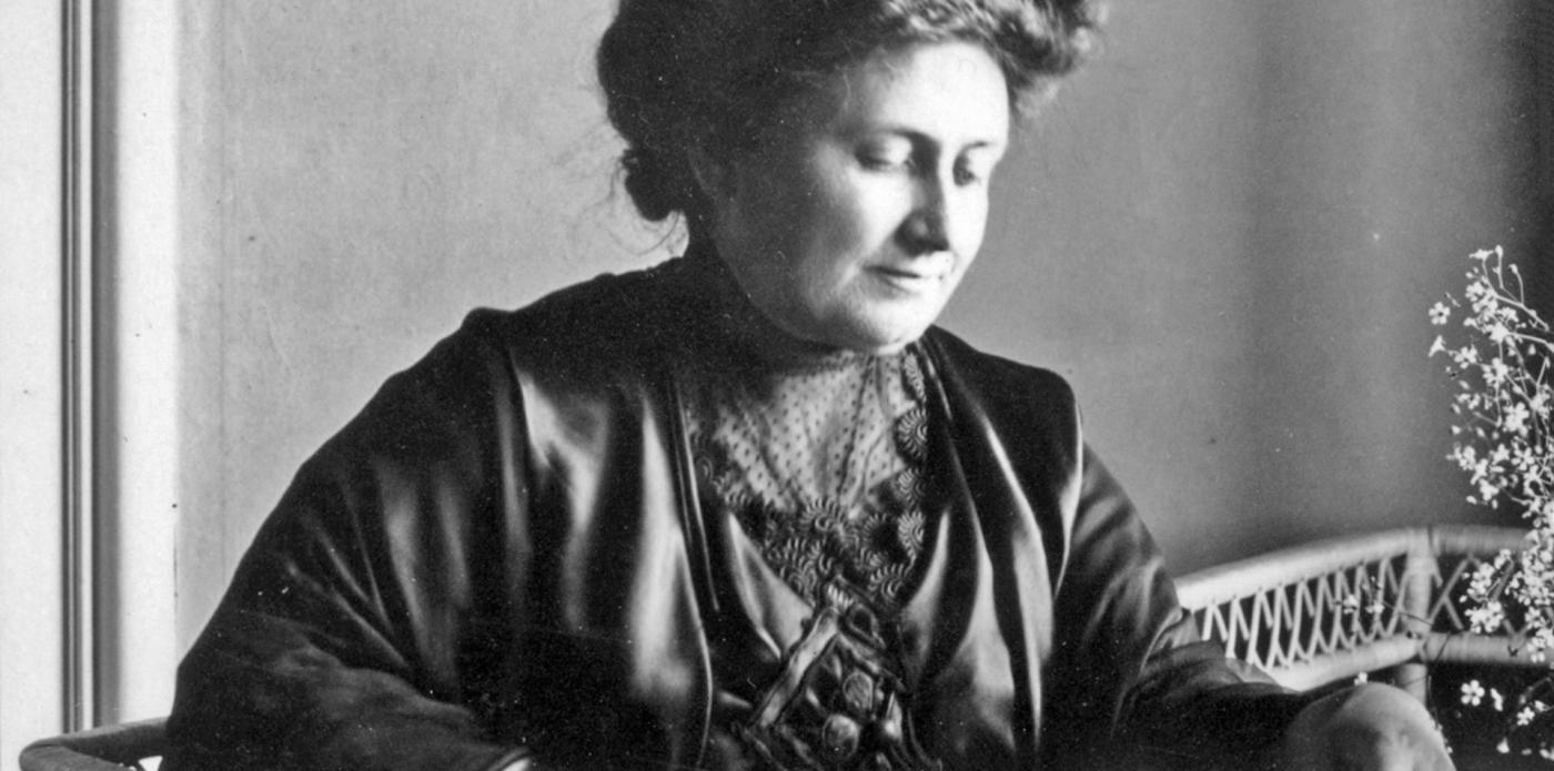 Mezzo busto di Maria Montessori