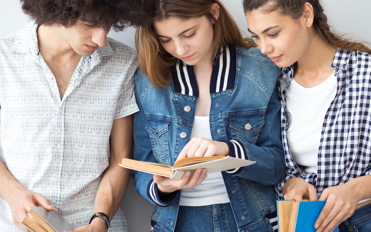 Torna "Il Libraio Scuola": scarica le guide gratuite "Leggere il mondo 4" e "Lettori si diventa 5"