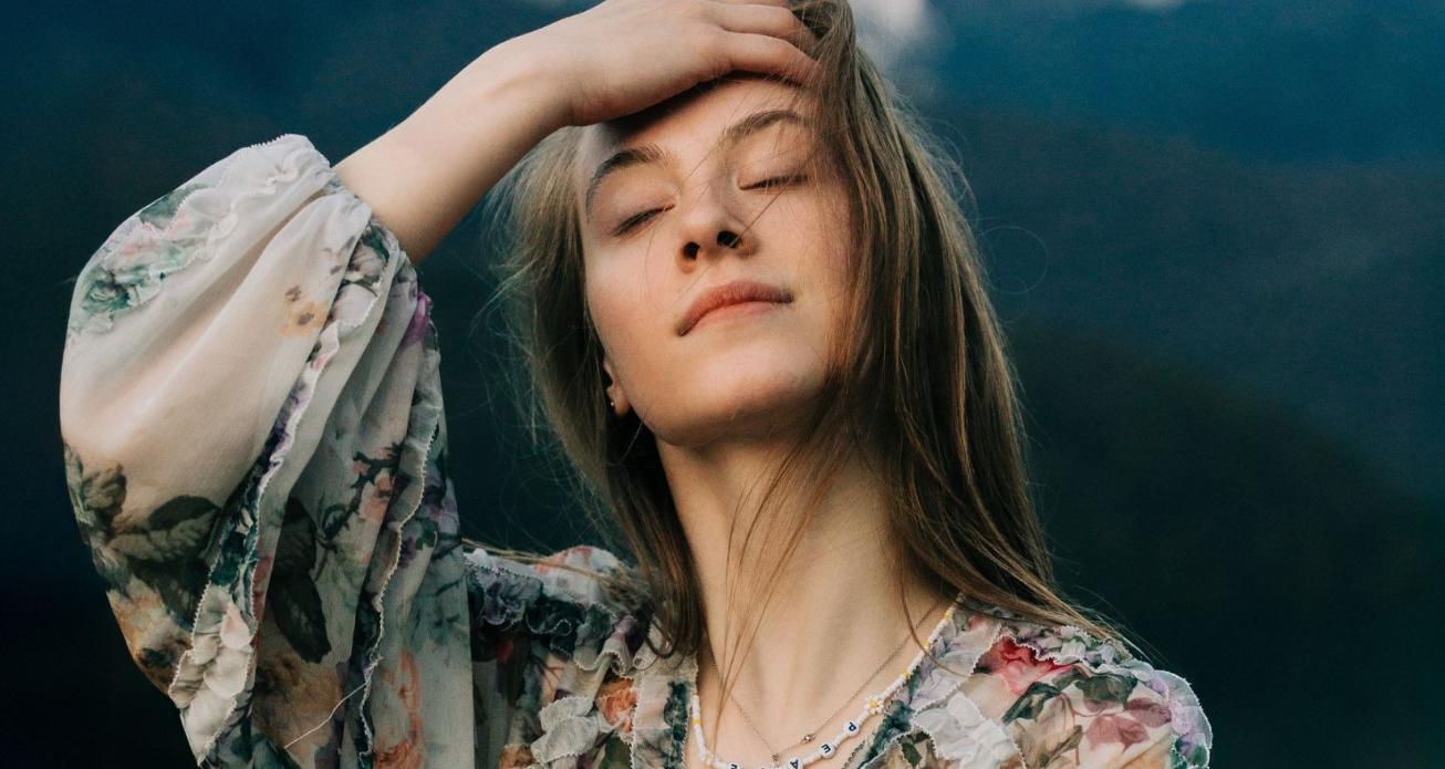 Manifesting ragazza Manifesting ragazza