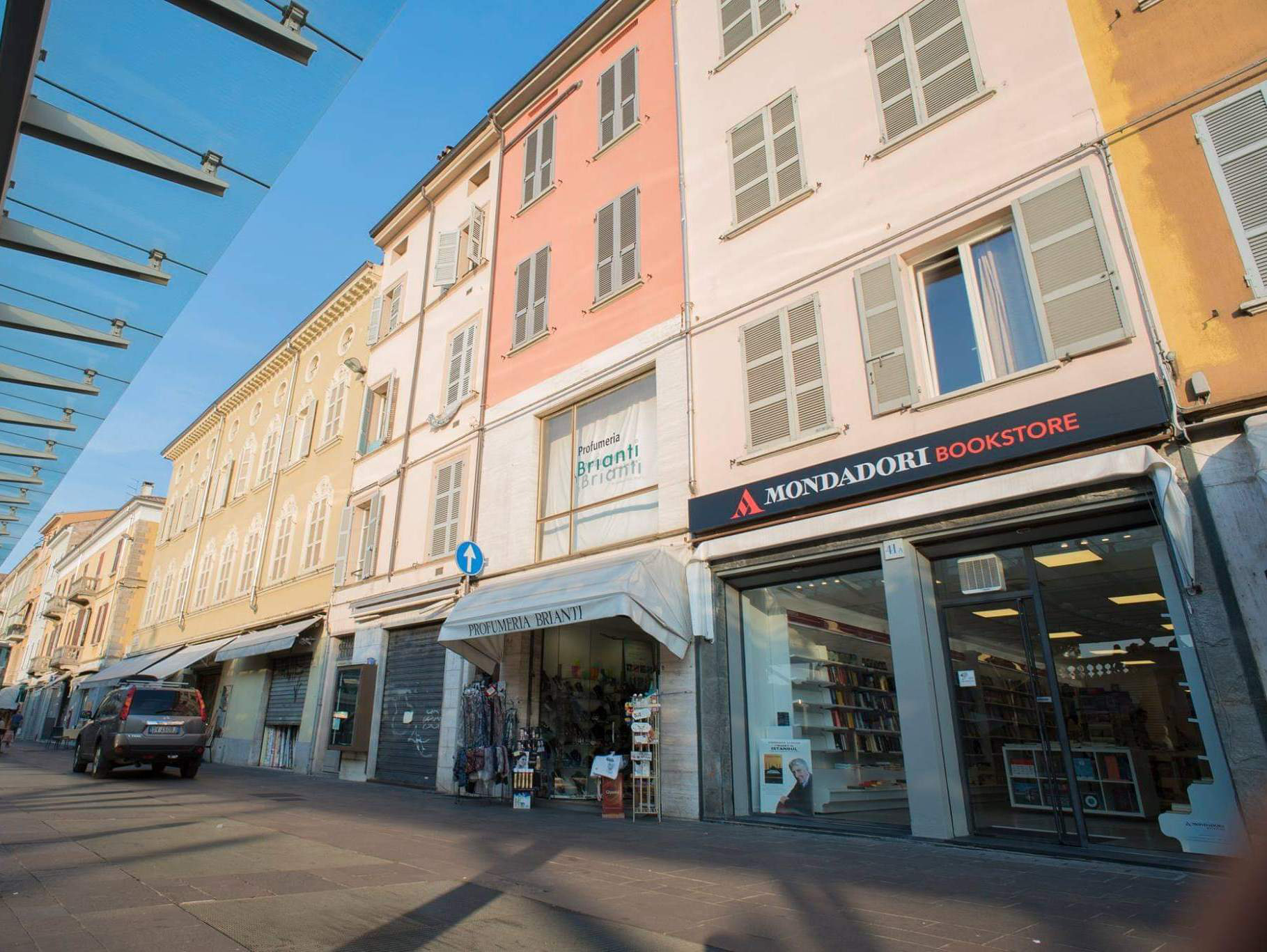 Mondadori Bookstore - Parma - Piazza Ghiaia