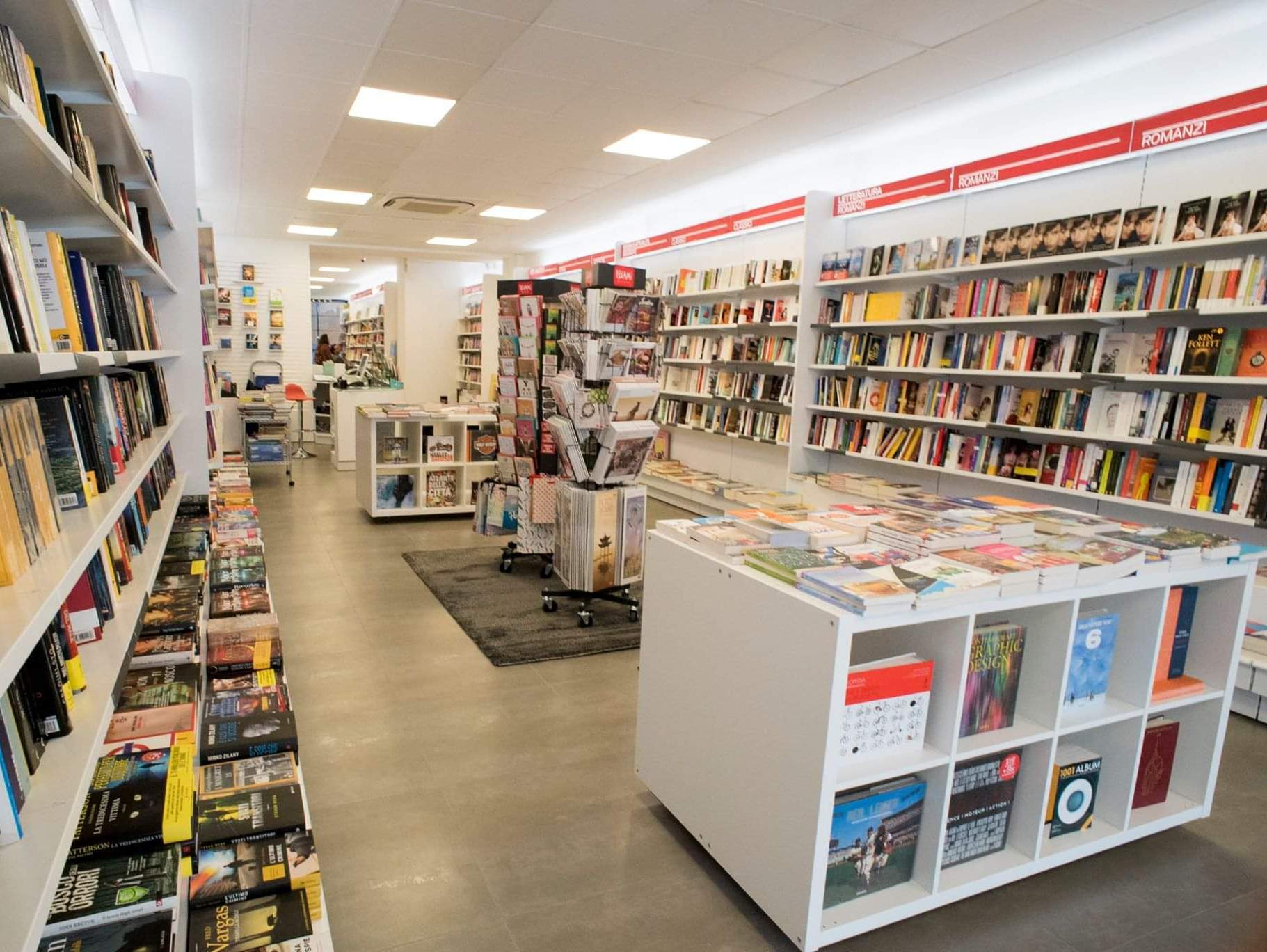 Mondadori Bookstore - Parma - Piazza Ghiaia