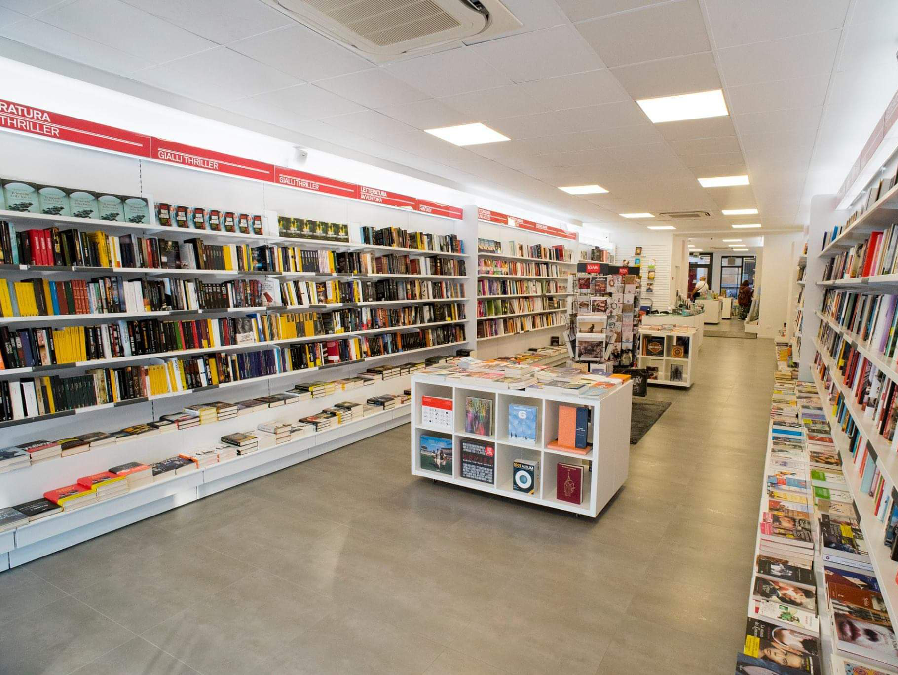 Mondadori Bookstore - Parma - Piazza Ghiaia