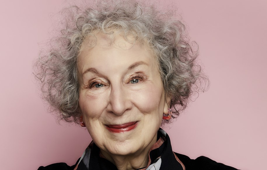 "Bruciare un libro significa bruciare una parte dello spirito umano" - di Margaret Atwood