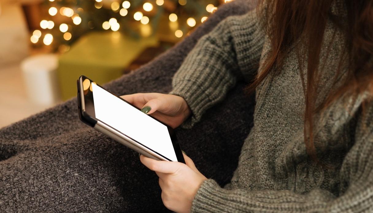 lettrice legge ebook natale