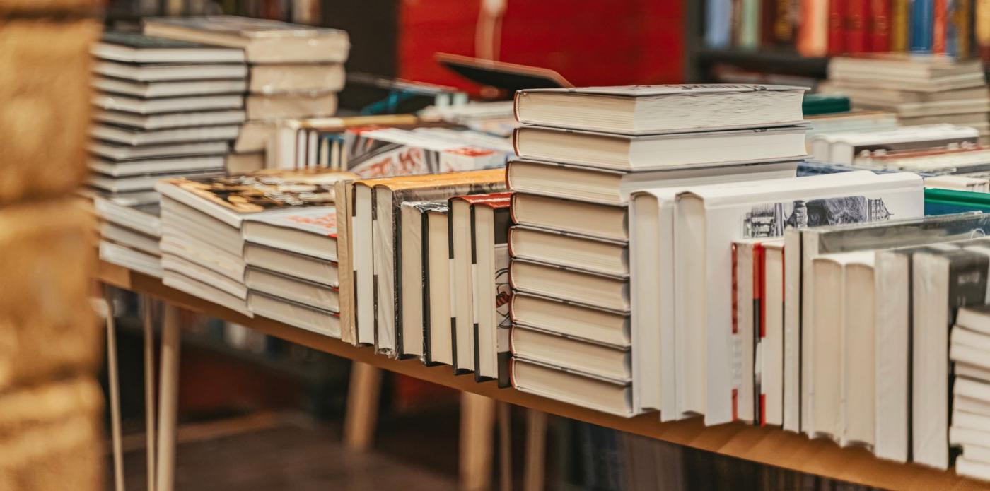 libro, libri, editoria, settore libri, biblioteca, editoria libraria, romanzi, lettori, lettrici