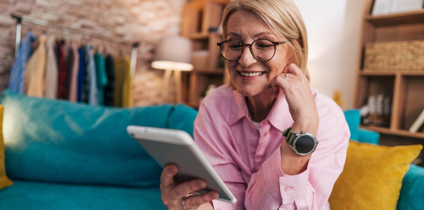 ebook, donna, anziana, lettura ebook