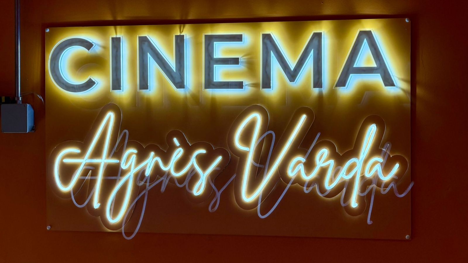 Insegna Sala Cinema Agnès Varda